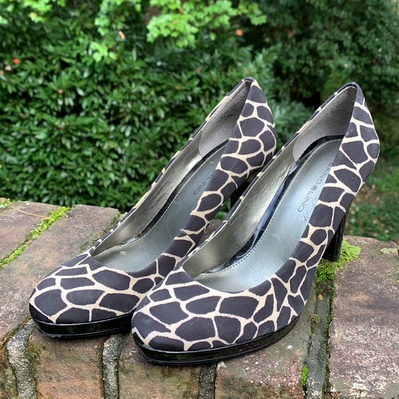 Bandolino animal print 4” Classic heels with slight platform - Picture 2 of 9